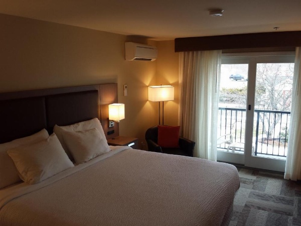 Belfast Harbor Inn image 29